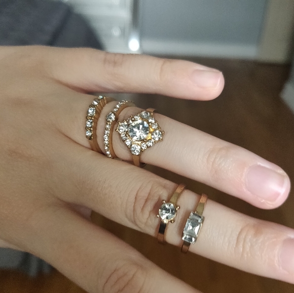 Gold rings stack of 5 - Picture 2 of 5